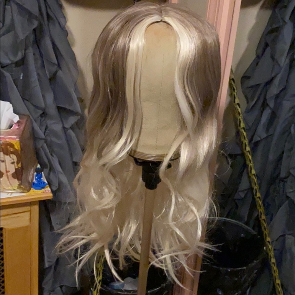 Beach Blonde synthetic Wig